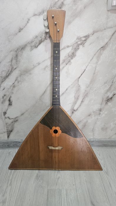 Продам балалайку