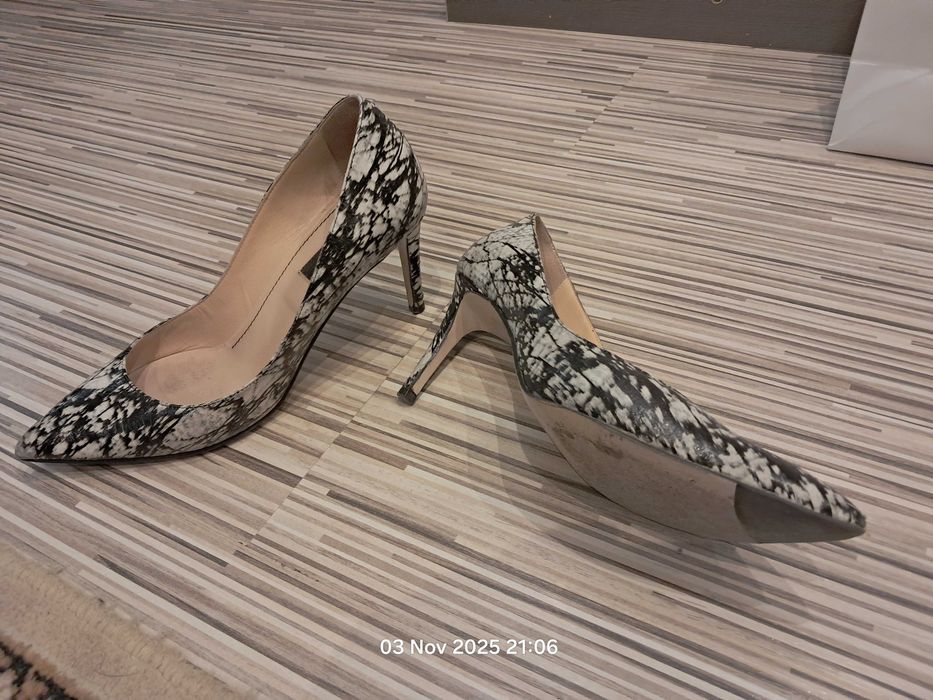 Vand pantofi dama, masura 38, diferite culori. Fiecare 30 lei.