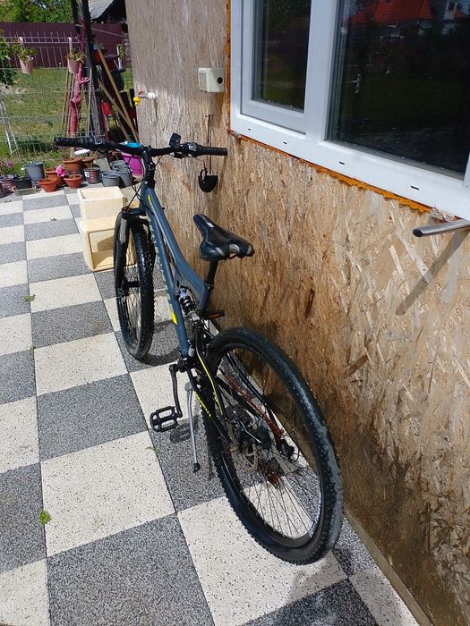 Bicicleta un an vechime na fost folosită mai deloc pentru mai multe detalii sunațimă