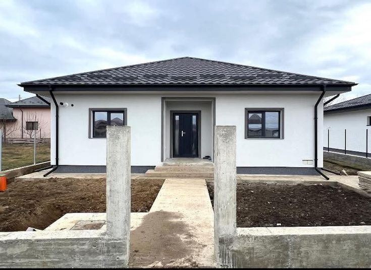 Vand case pe structura metalica si panouri sandwich