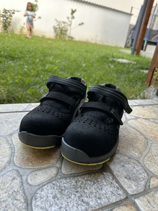 Vand bocanci folositi in stare buna