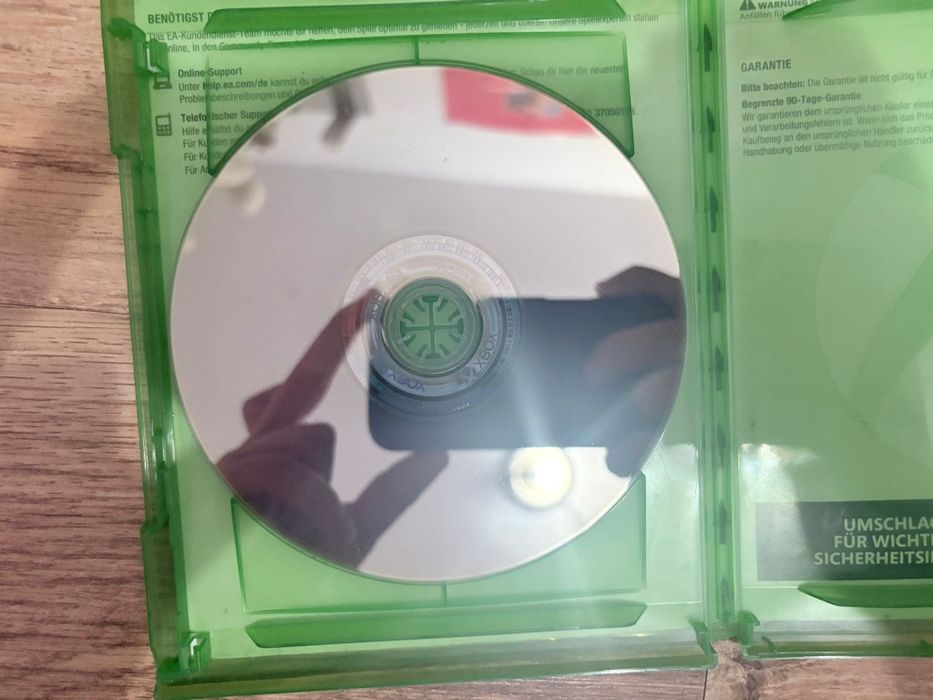 Xbox one s + игра и джойстик