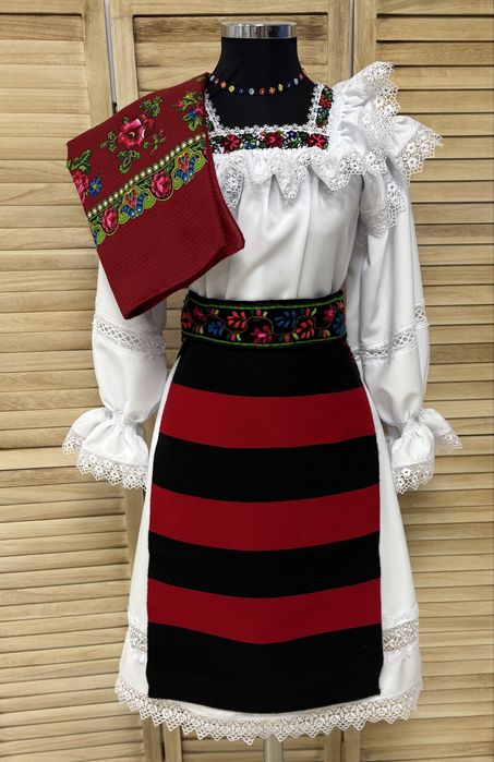 Costum traditional de Maramures pentru femei cu zadii set complet