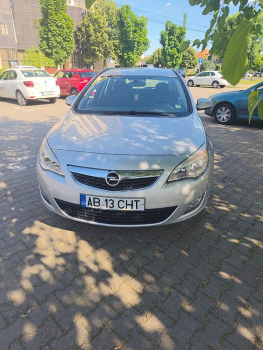 Vând Opel Astra j 2011 euro 5