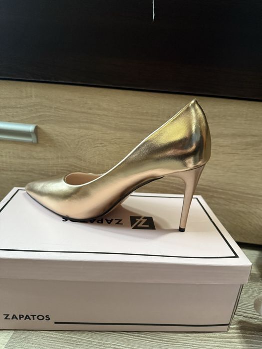 Обувки цвят Champagne