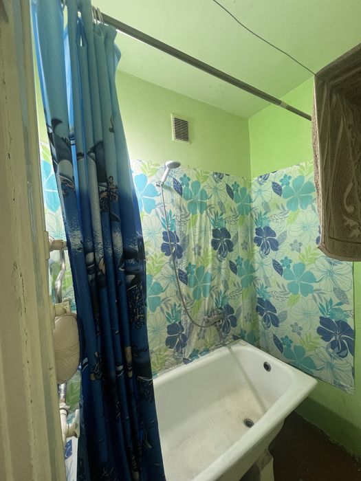 Нужен сожитель, одна комнотная квартира,будем жить только двоем,3 нет