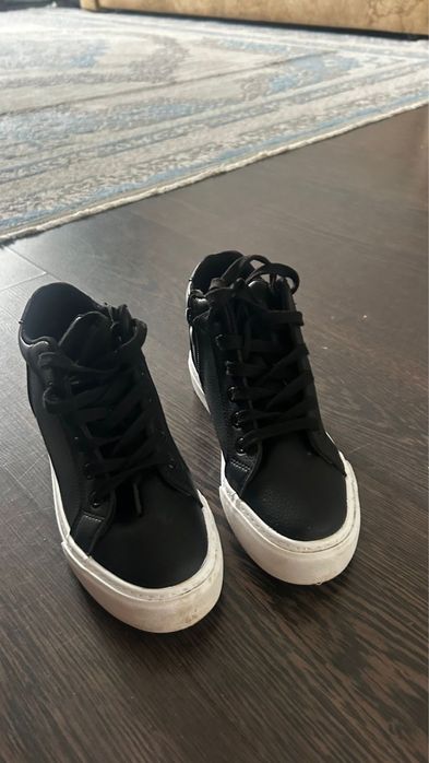 Продам обувь в отлтчном состояний