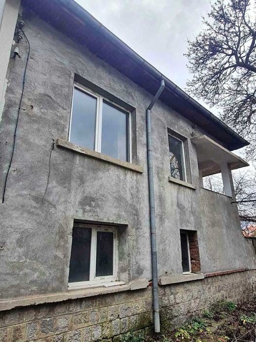 Етаж от къща в гр.Кюстендил широк център