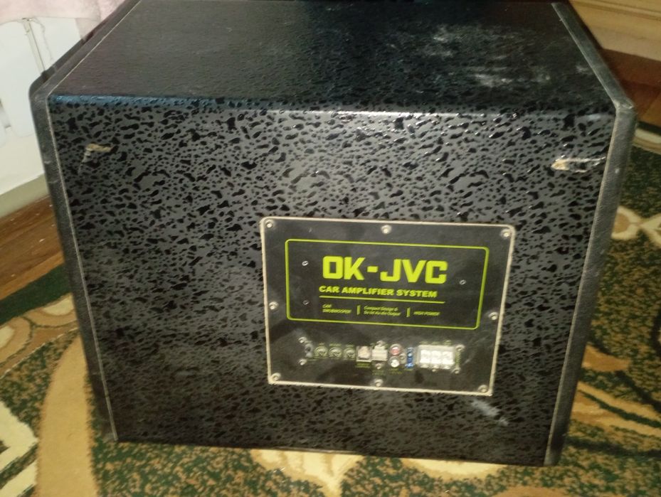 Продается сабуфер качает нормально