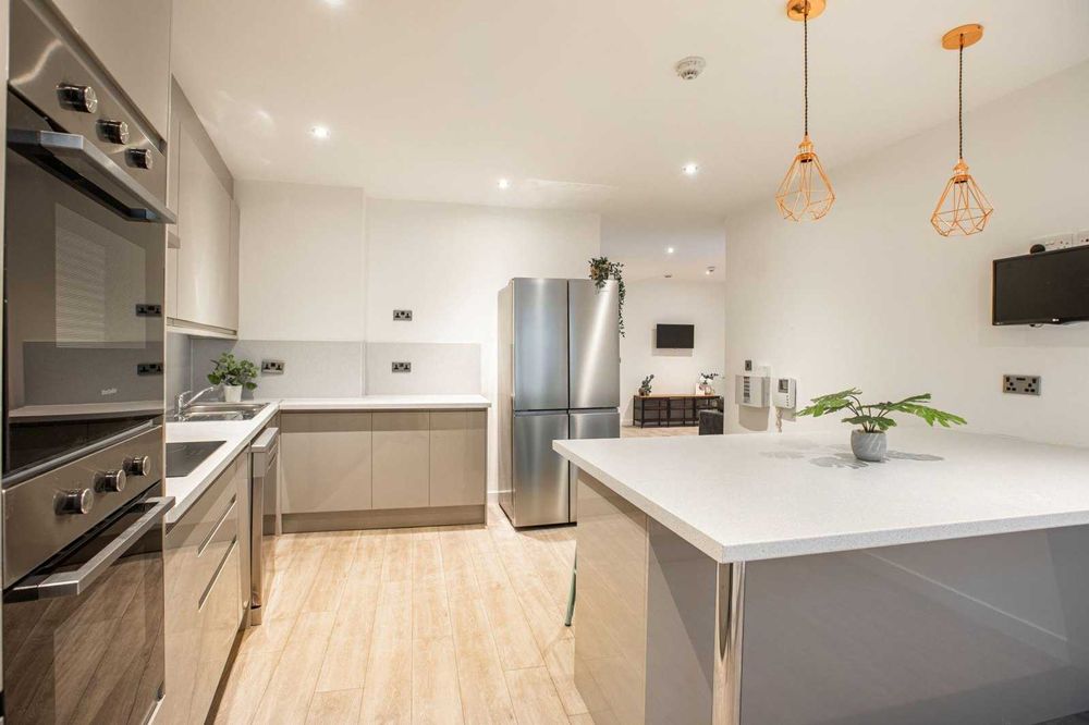 Дава се под наем Двустаен апартамент в София, Център - 56 кв.м за 408 € - Снимка #1