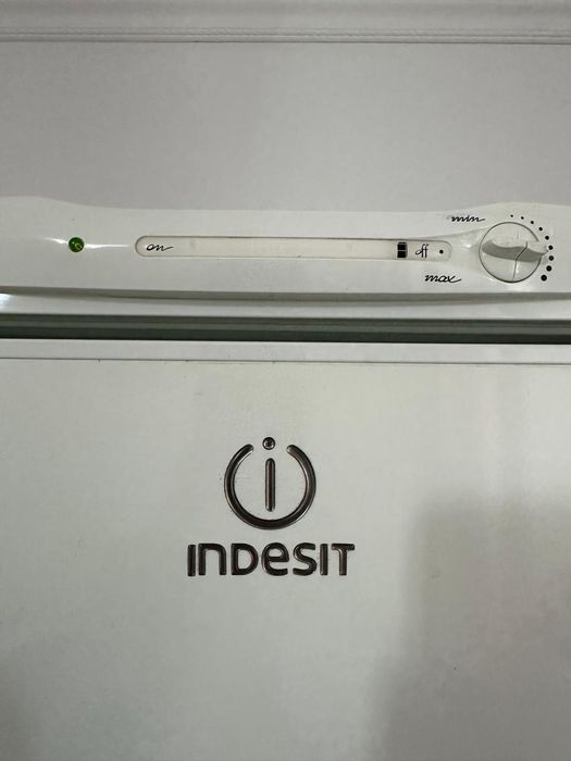 Продам холодильник Indesit