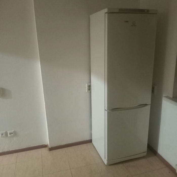 Холодильник продается