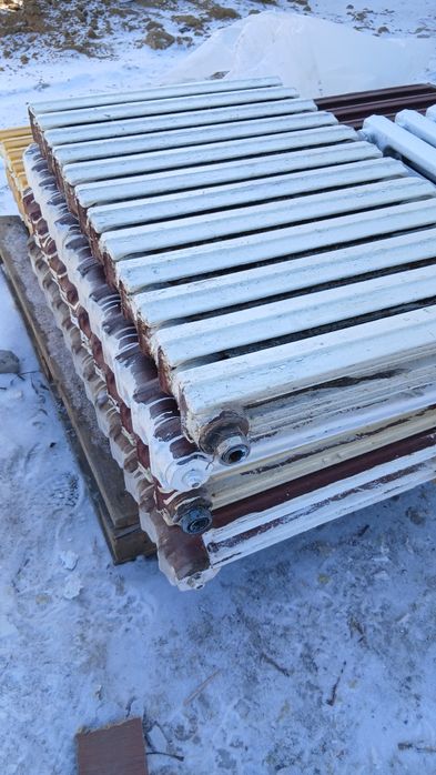 Продам чугунный радиатор