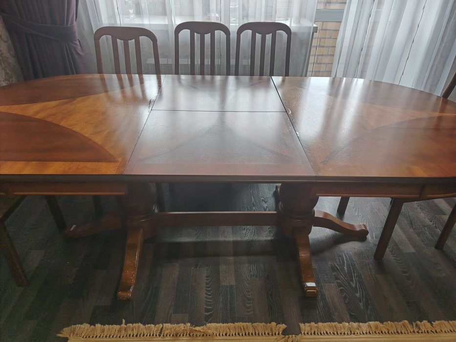 Продам стол для гостиной