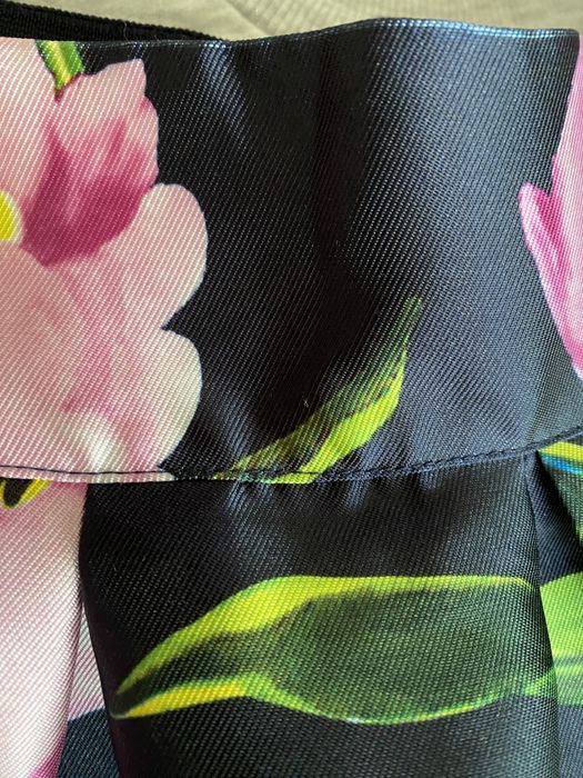 Официална пола за малка дама