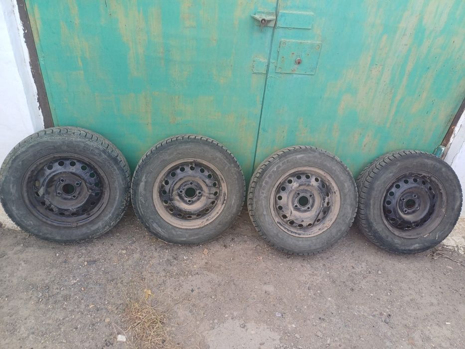 Продам зимние шины комплект 4шт.