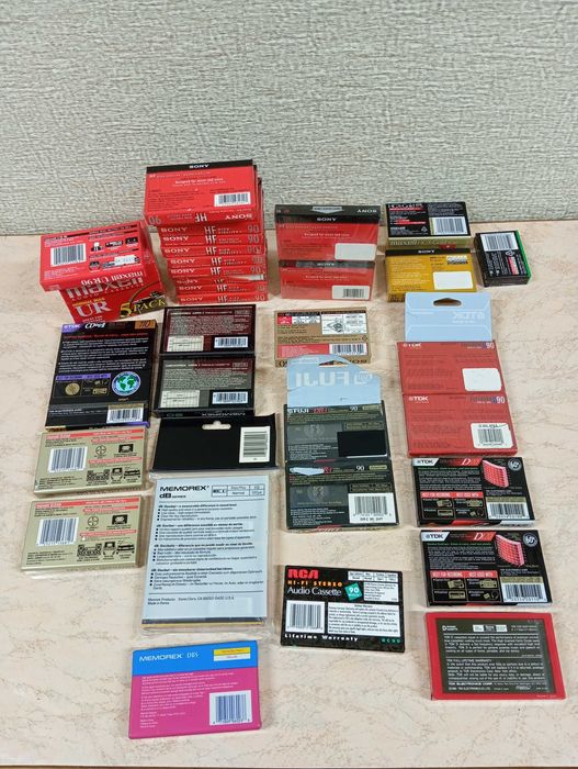 Продам аудио кассеты и видео кассеты для записи на видео камеру.