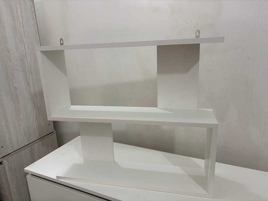 Навесной полка для лаков и для других предметов интерьера.