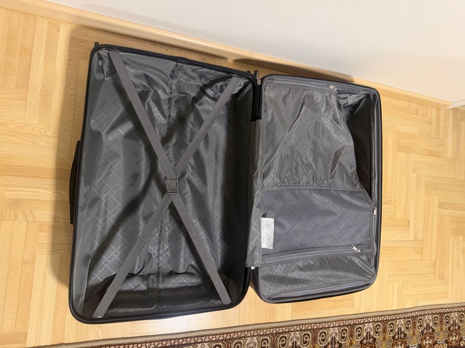 Чисто Нов Samsonite Куфар