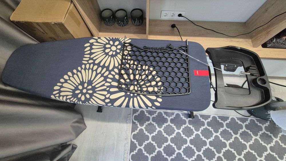 Гладильная доска с розеткой