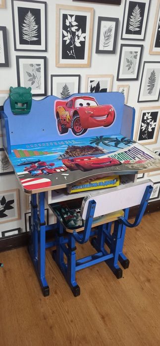 Продам стульчик для кормления и стол+стул