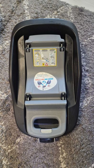 Комплект столчета за кола Maxi-Cosi FamilyFix база + CabrioFix + Pearl – употребявани, в добро състояние