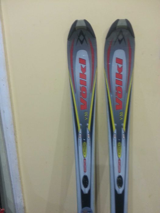 Ски  комплект със автоматите .