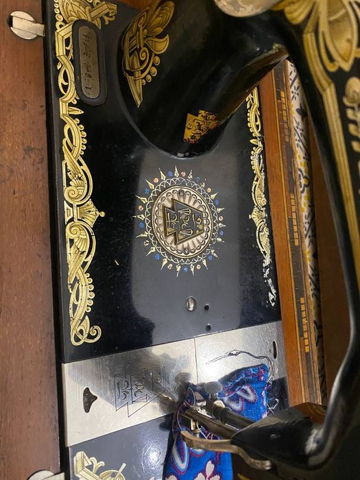 Продаётся швейная машинка