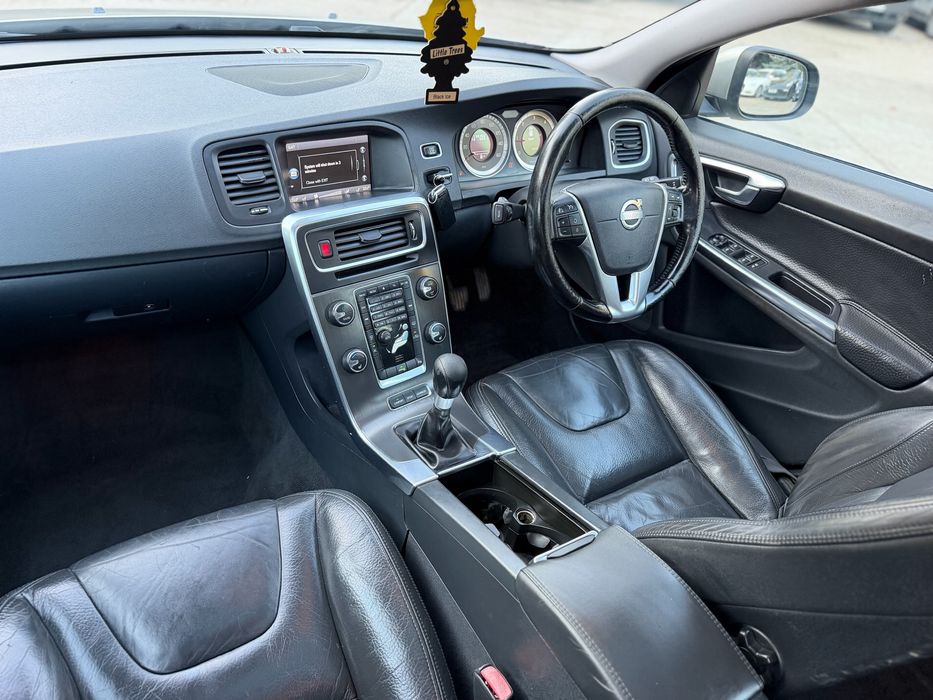 VOLVO V60 - 2012 - 1.6 Diesel - Euro 5 - 115 Cai Putere - Cutie viteze manuala - 6+1 - Trepte - Trapa - Interior Piele - Full Electric