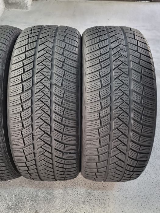 "Dot 23" 245/45/19 Vredestein 4Броя: 650лв 6.8мм