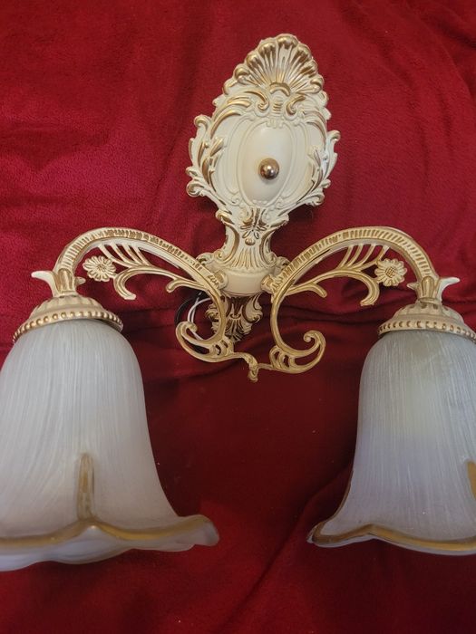 Продам светильник бра