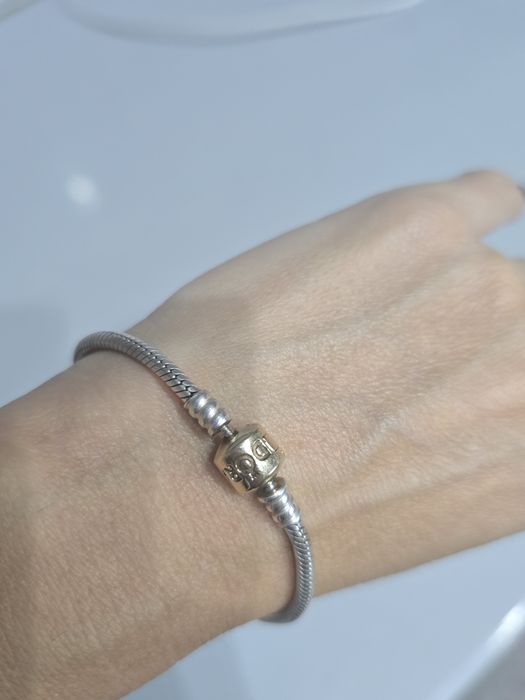 Pandora originala cu încuietoarea din aur