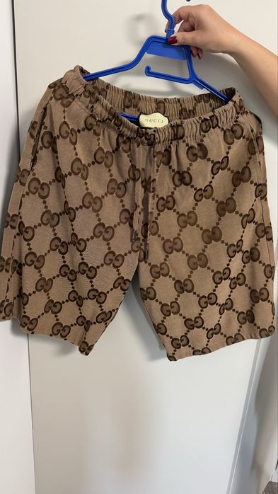 Gucci екип. Риза с къси панталони.