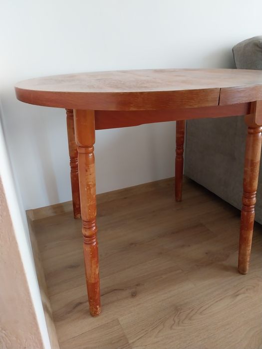 Ново боро,ТВ шкаф и дървена маса за хранене