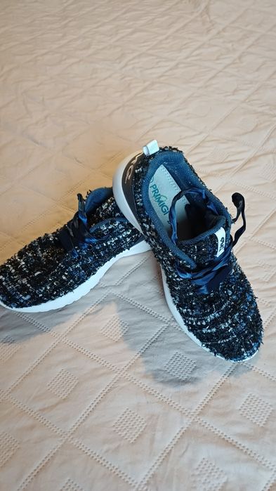 Прекрасни обувки за момиче Primigi