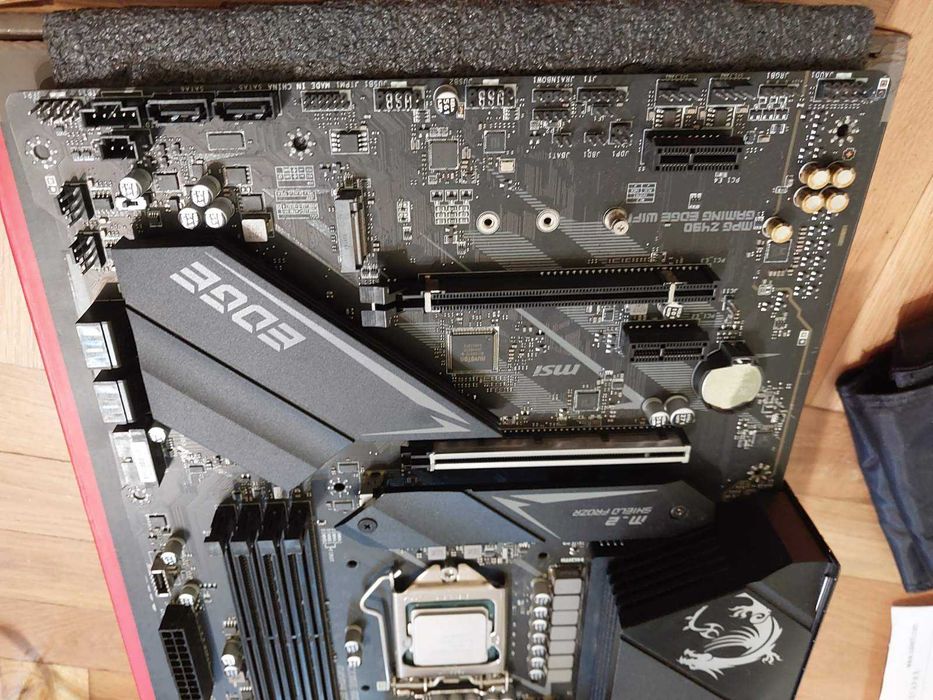 Intel Core i7 10700KF + MSI Z490 Gaming Edge Wi-Fi