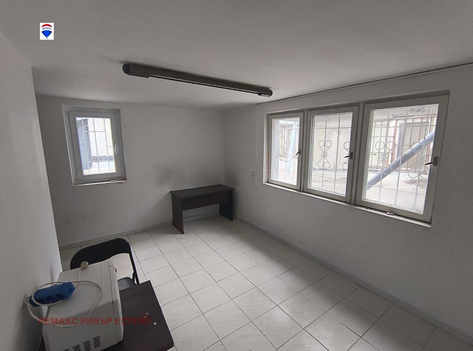 Дава се под наем Офис в Русе, Център - 25 кв.м за 102 € - Снимка #3