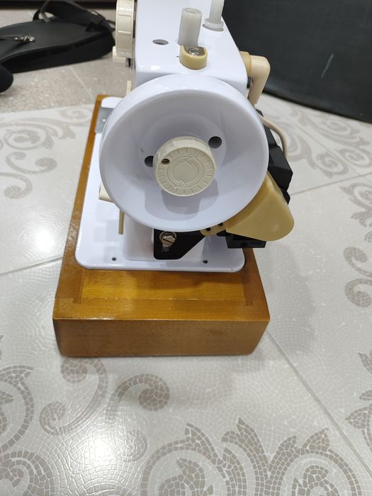 Продам швейную машинку