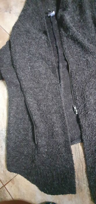 Pulover cu fermoar modern ,material deosebit!