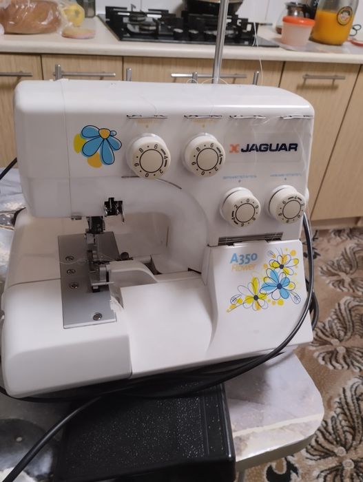 Продам оверлок Jaguar