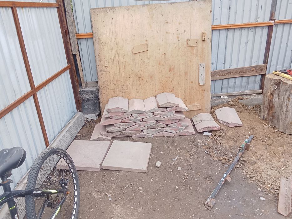 Продам шляпки для забора