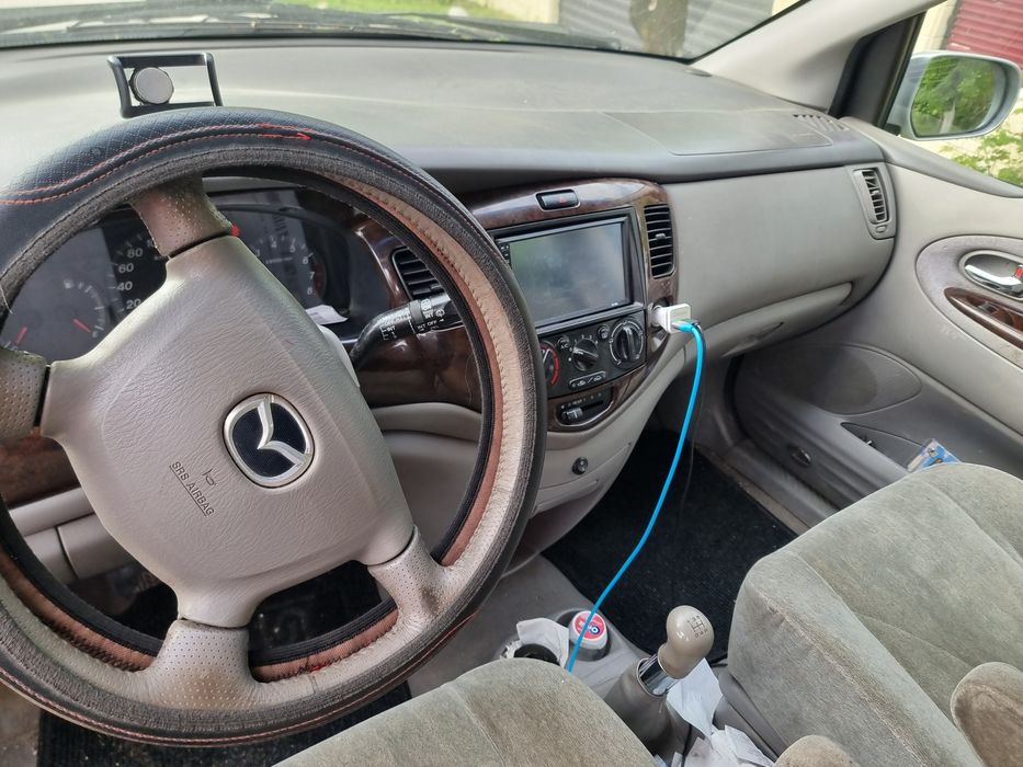 Vând Mazda Mpv 2.0 benzina