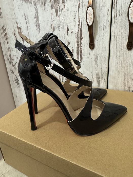 Черни обувки на ток