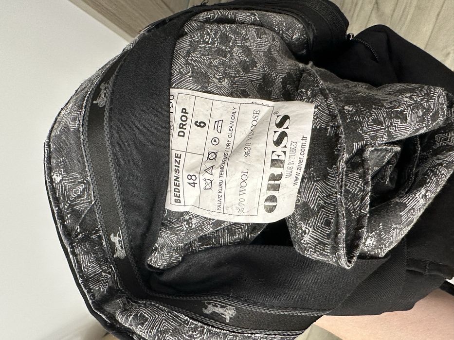 Costum barbat burgundi, marimea 48