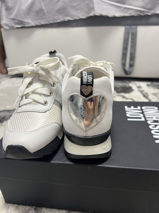 Adidasi moschino