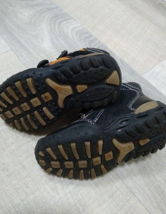 Продам осенние ботинки ортопеды