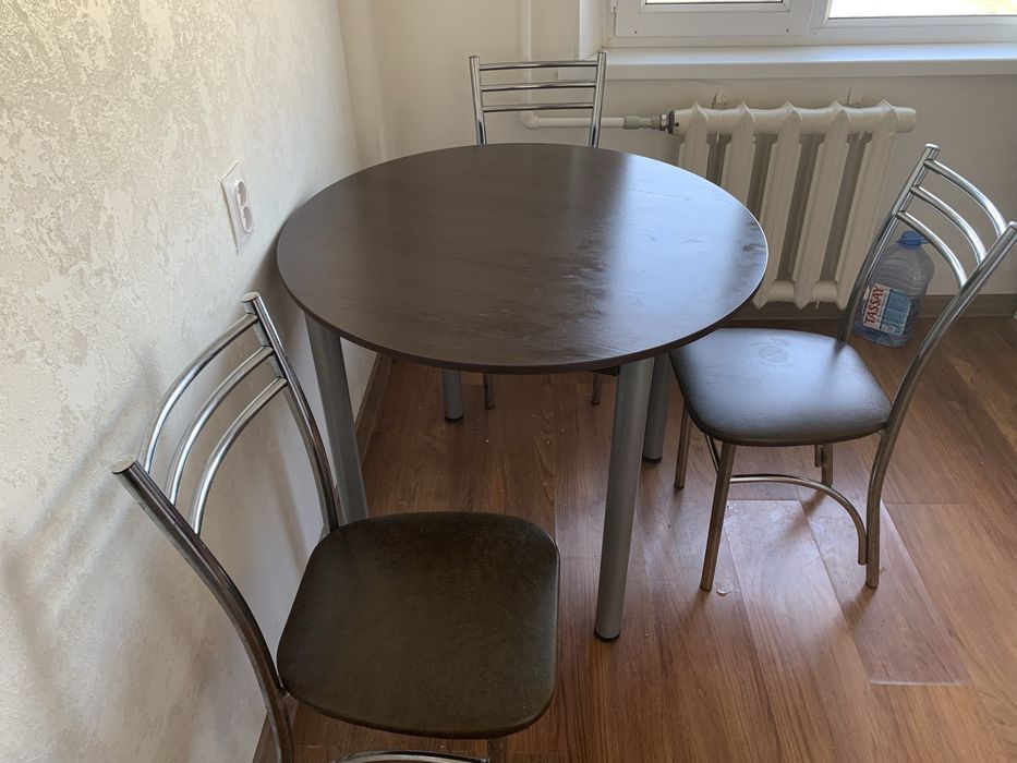 Продается стол