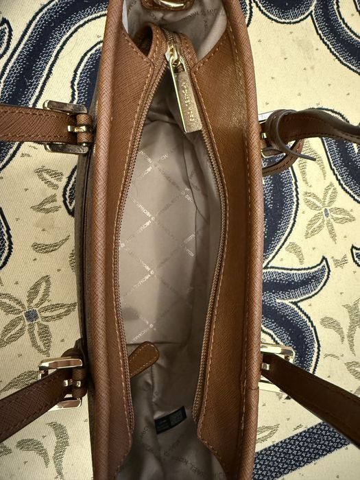 Продается оригинальная сумочка Michael Kors