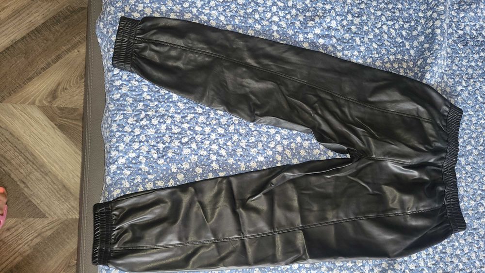 Кожен панталон Bershka 10-12 г.-20лв