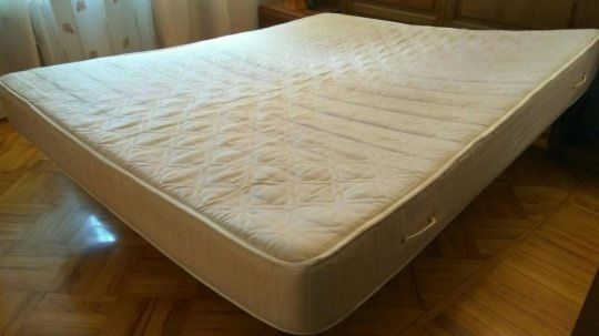 Отдам даром матрас двухспальный  бу
